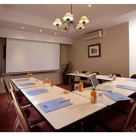 Hotel Kyriad Sur Saone