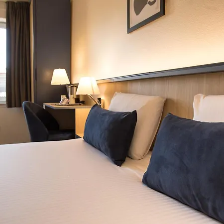 Hotel Kyriad Sur Saone 3*