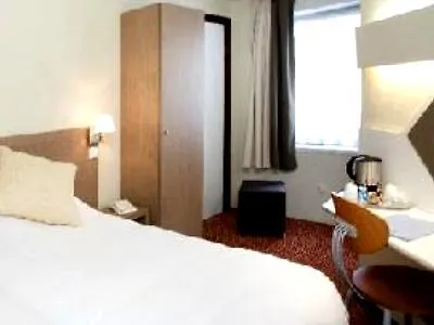 Kyriad Sur Saone Hotel