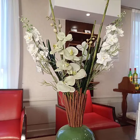 Kyriad Sur Saone Porte Du Beaujolais -renove- Hotel