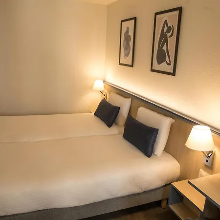 Kyriad Sur Saone Porte Du Beaujolais -renove- 3*