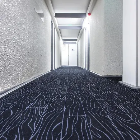 Hotel Kyriad Sur Saone 3*