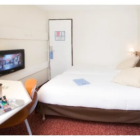 Kyriad Sur Saone Porte Du Beaujolais -renove- 3*