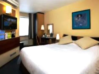 Hotel Kyriad Sur Saone