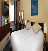 Kyriad Sur Saone Hotel